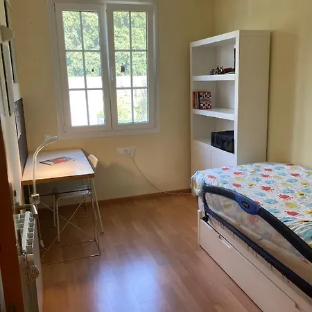 An Excellent Double Close To The Udg University Homestay *